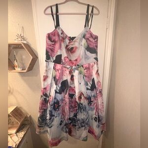 🌸 City Chic Garden 3D dress, NWT size M (18w)